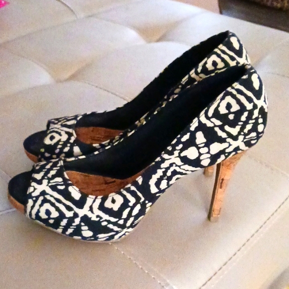 Christian Siriano Shoes - 2/$15 CHRISTIAN SIRIANO Heels Tribal Fabric & Cork Sz 7.5